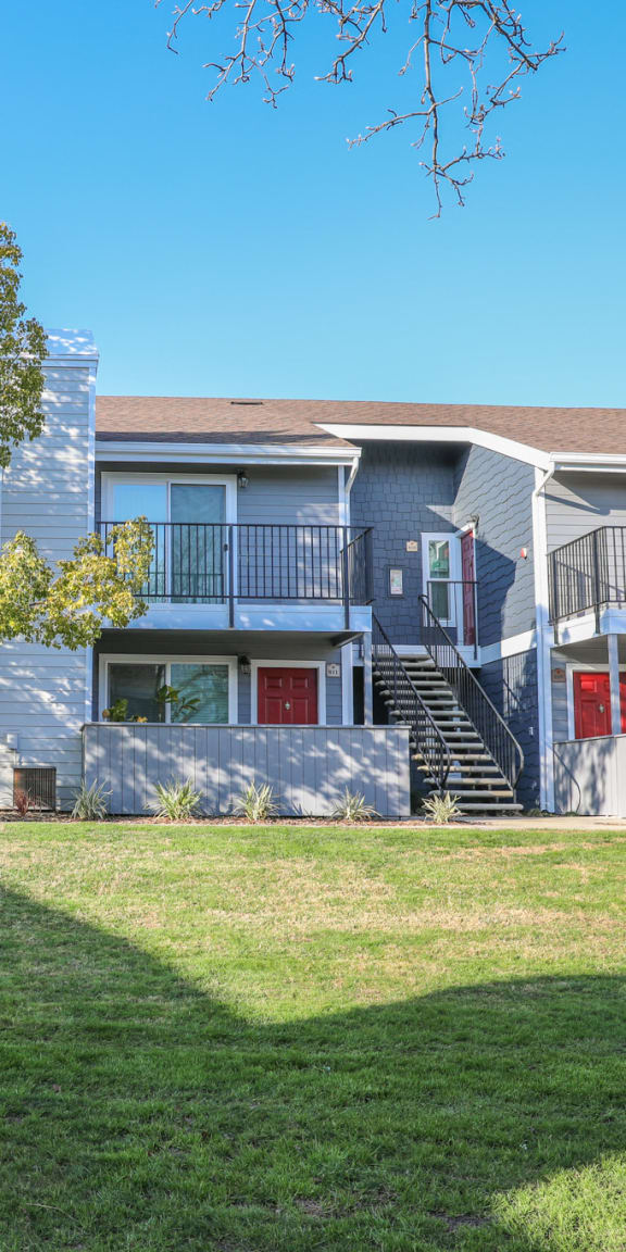 Lake Pointe Apartments in Folsom, CA